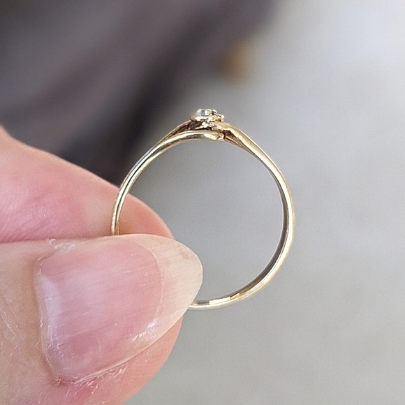 Antique 10K solid gold diamond ring - Picture 10 of 12